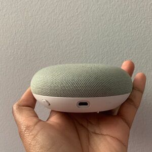 Google Home Mini Portable Speaker - Light Gray and White 1st Gen [WORKING]